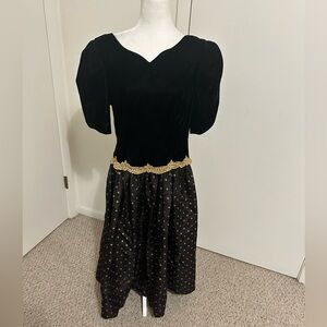 Expo Nite Black Velvet Rayon Bodice and Taffeta Skirt size 16